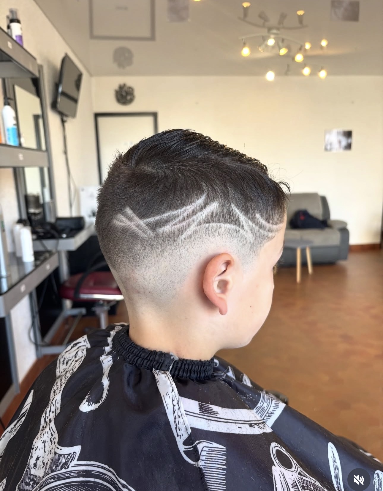 Hair tattoo motifs géométriques dégradé nuque – B.HAIR.BZ Montargis